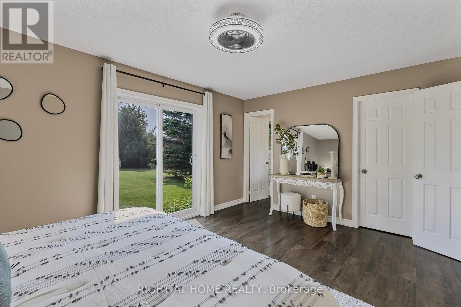 












5 MADILL DRIVE

,
Mono,




Ontario
L9W6G3

