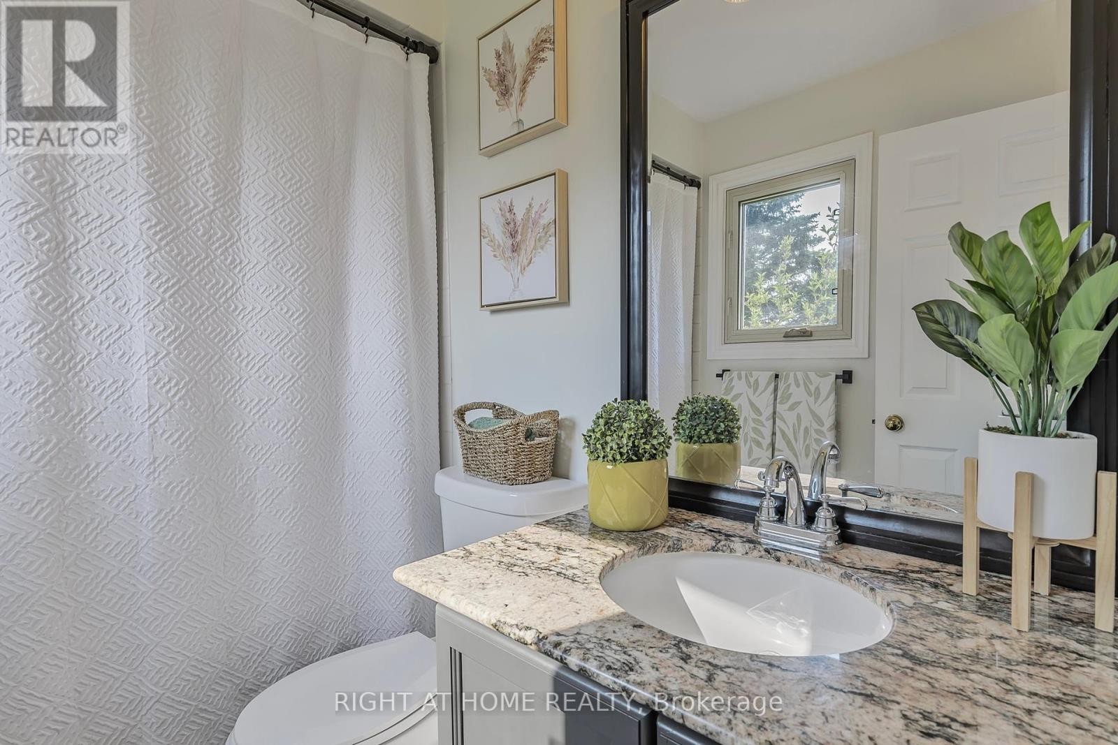 












5 MADILL DRIVE

,
Mono,




Ontario
L9W6G3

