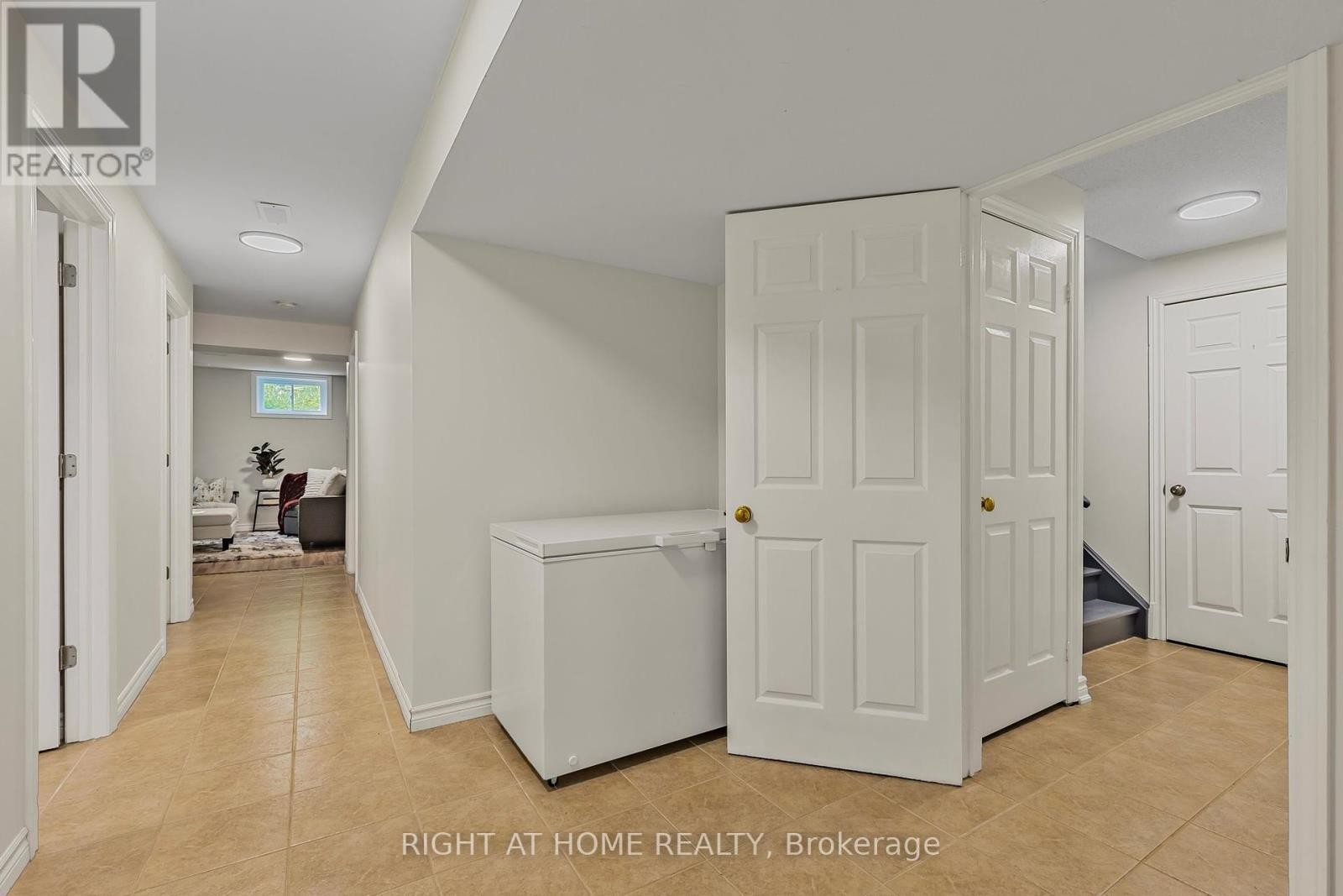 












5 MADILL DRIVE

,
Mono,




Ontario
L9W6G3

