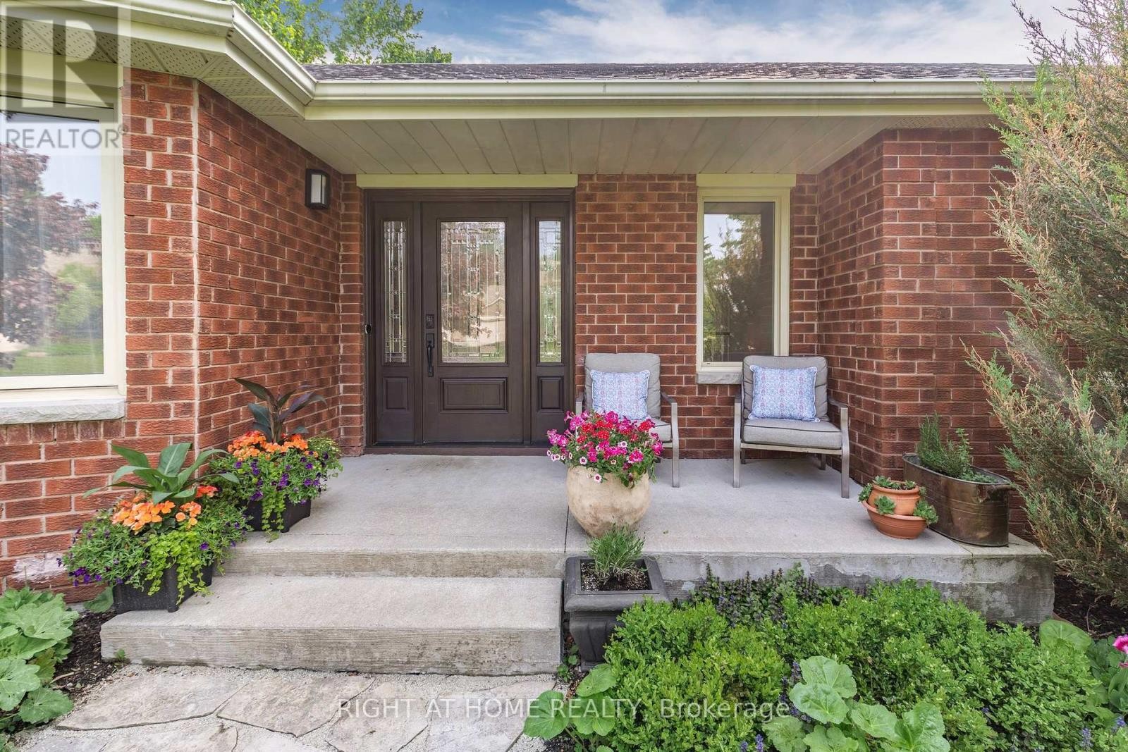 












5 MADILL DRIVE

,
Mono,




Ontario
L9W6G3


