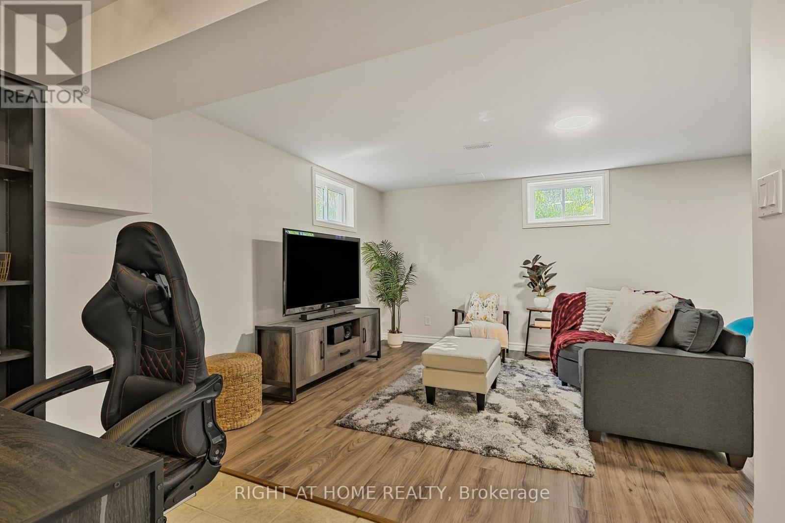 












5 MADILL DRIVE

,
Mono,




Ontario
L9W6G3

