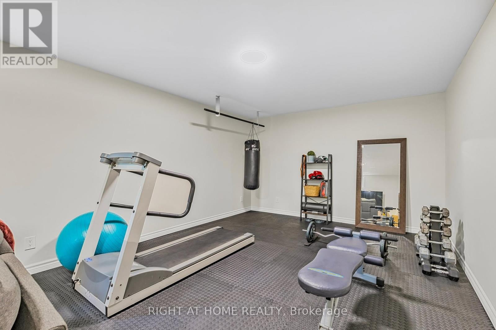 












5 MADILL DRIVE

,
Mono,




Ontario
L9W6G3

