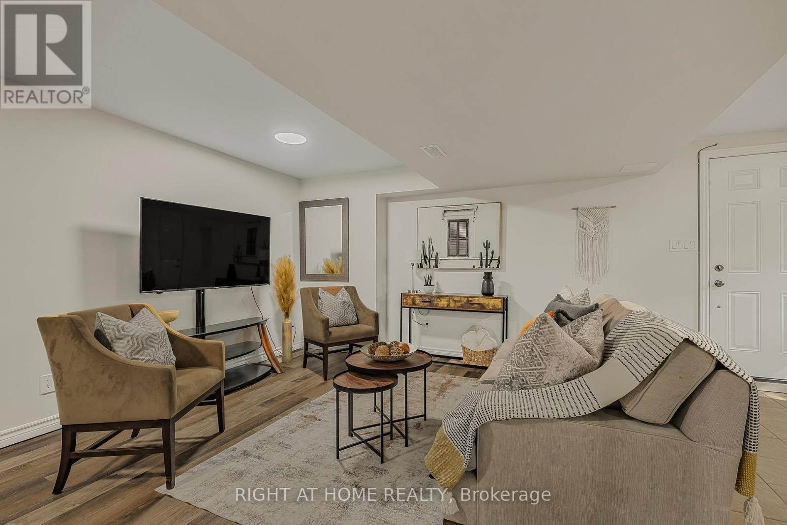 












5 MADILL DRIVE

,
Mono,




Ontario
L9W6G3

