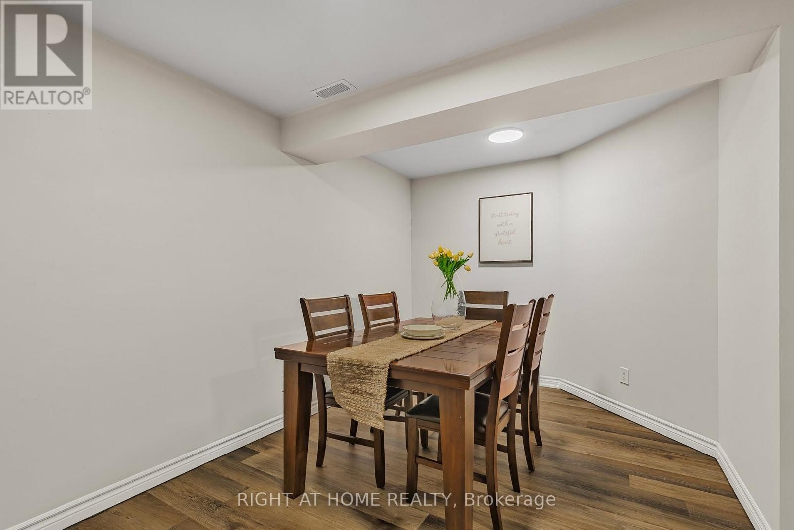 












5 MADILL DRIVE

,
Mono,




Ontario
L9W6G3

