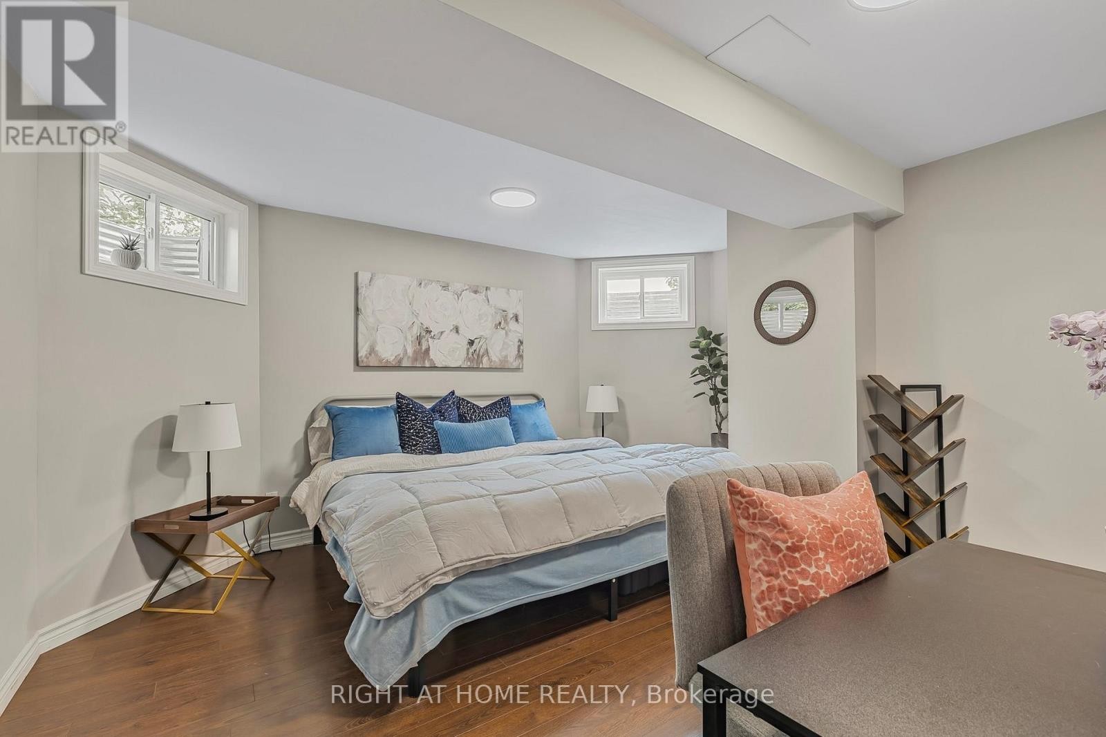 












5 MADILL DRIVE

,
Mono,




Ontario
L9W6G3

