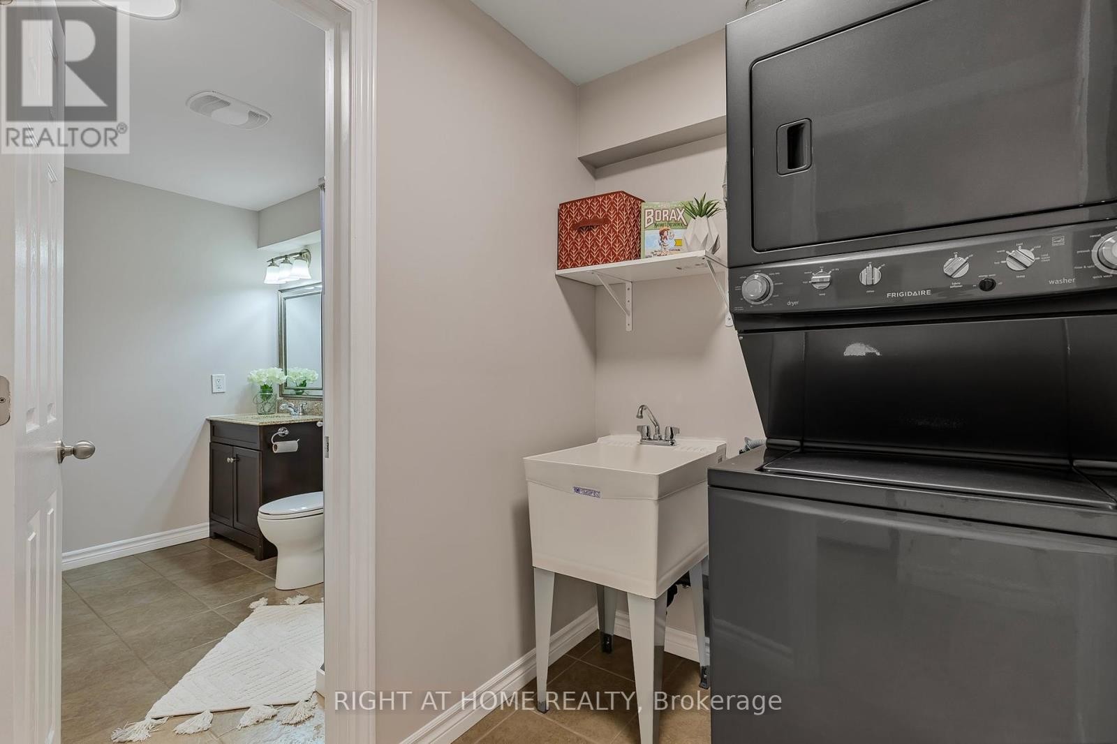 












5 MADILL DRIVE

,
Mono,




Ontario
L9W6G3

