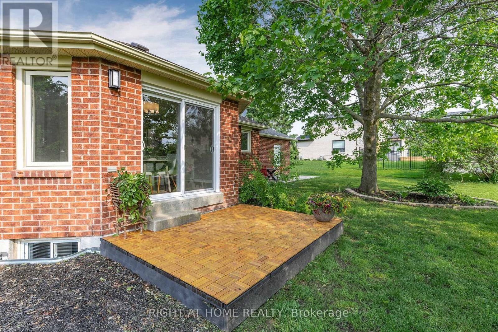 












5 MADILL DRIVE

,
Mono,




Ontario
L9W6G3

