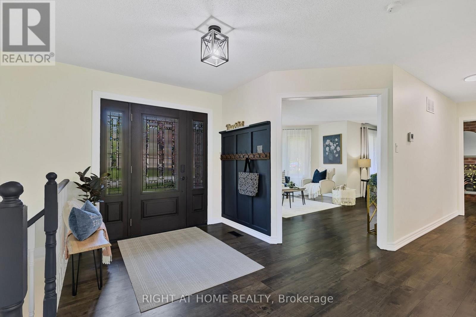 












5 MADILL DRIVE

,
Mono,




Ontario
L9W6G3


