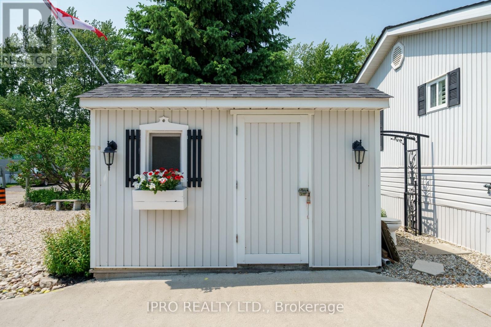 












2 GOLDEN POND ROAD PVT ROAD

,
Puslinch,




Ontario
N0B2J0


