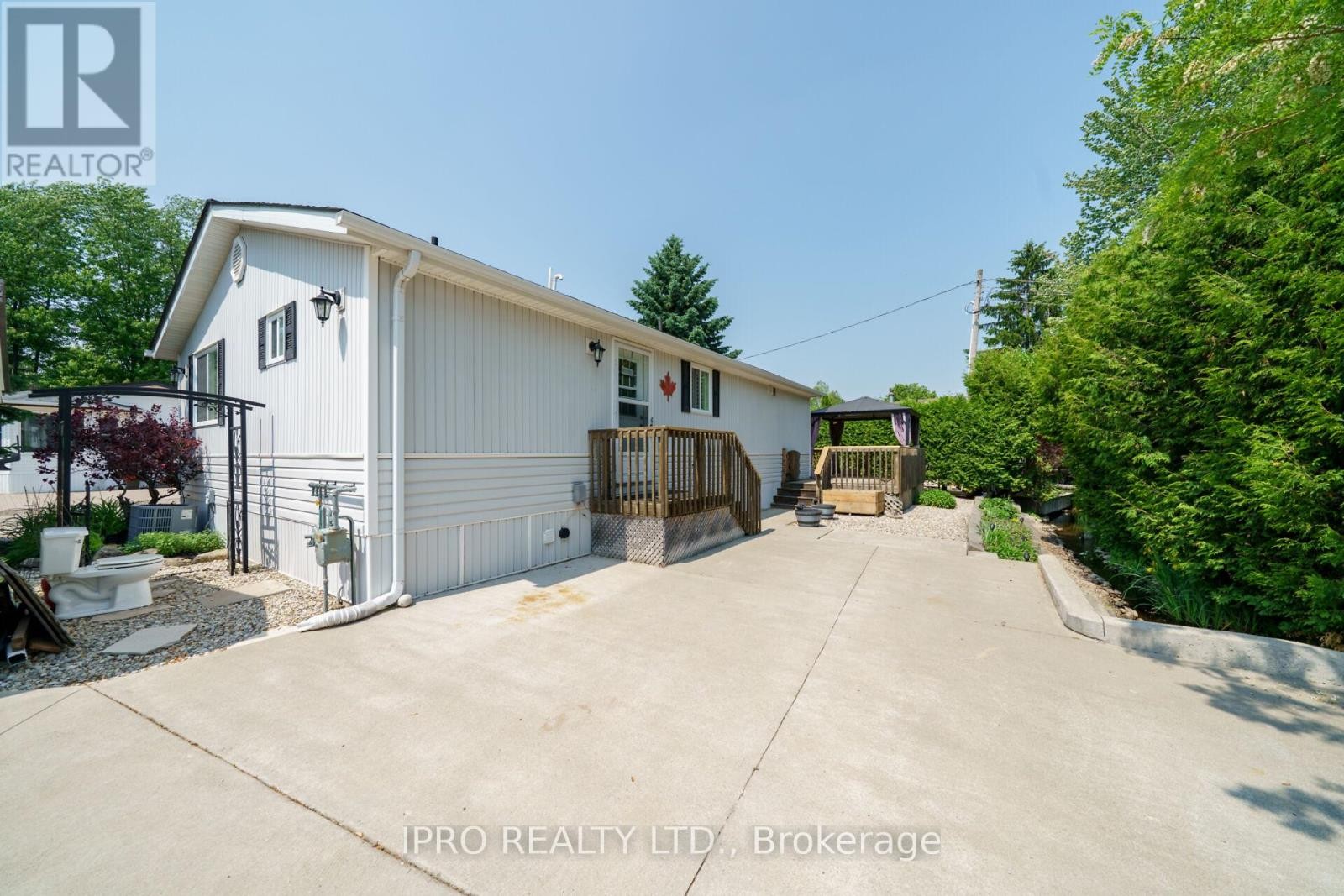 












2 GOLDEN POND ROAD PVT ROAD

,
Puslinch,




Ontario
N0B2J0

