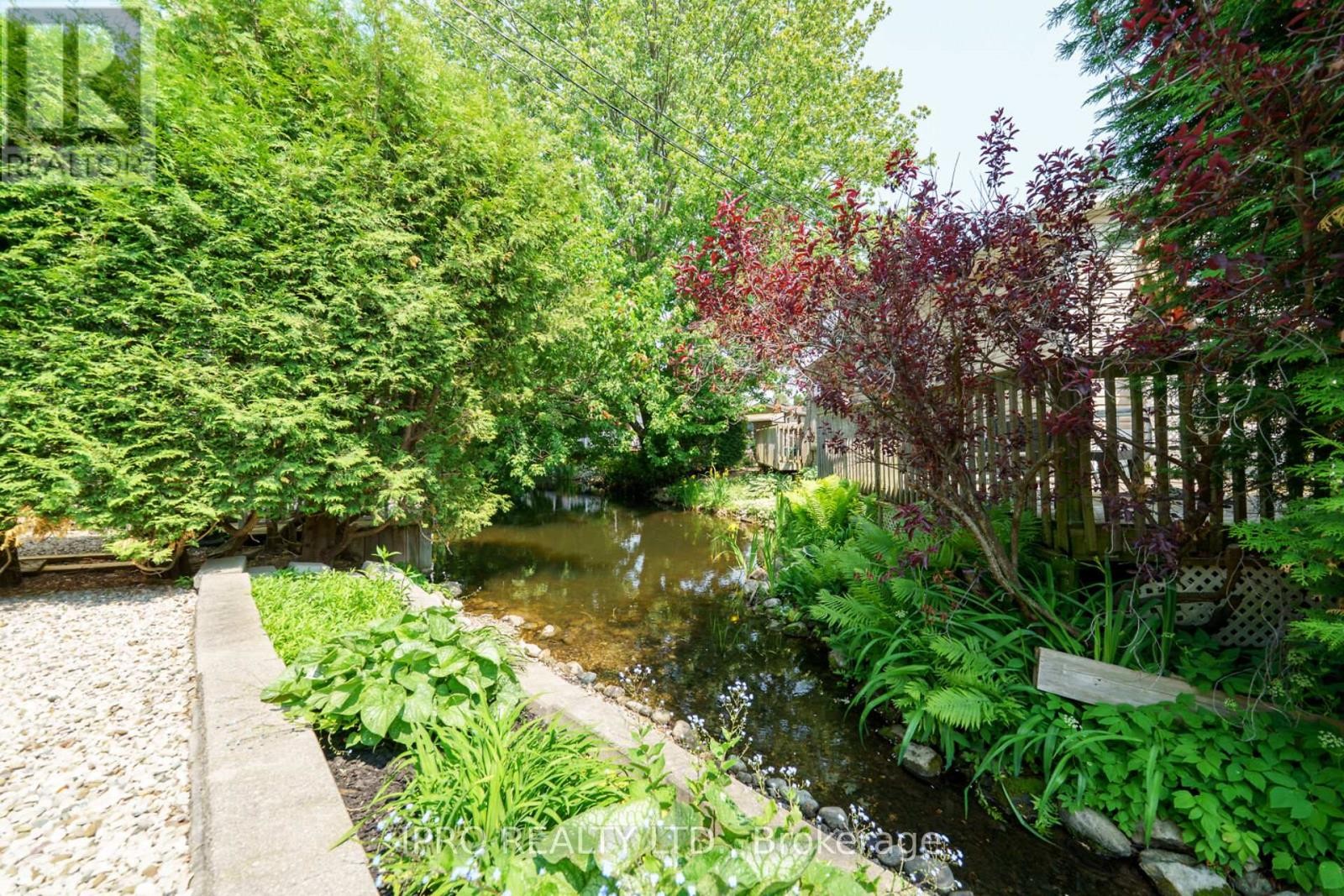 












2 GOLDEN POND ROAD PVT ROAD

,
Puslinch,




Ontario
N0B2J0

