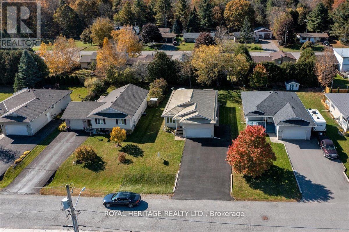 












27 SOUTH MALONEY STREET

,
Marmora and Lake (Marmora Ward),




Ontario
K0K2M0

