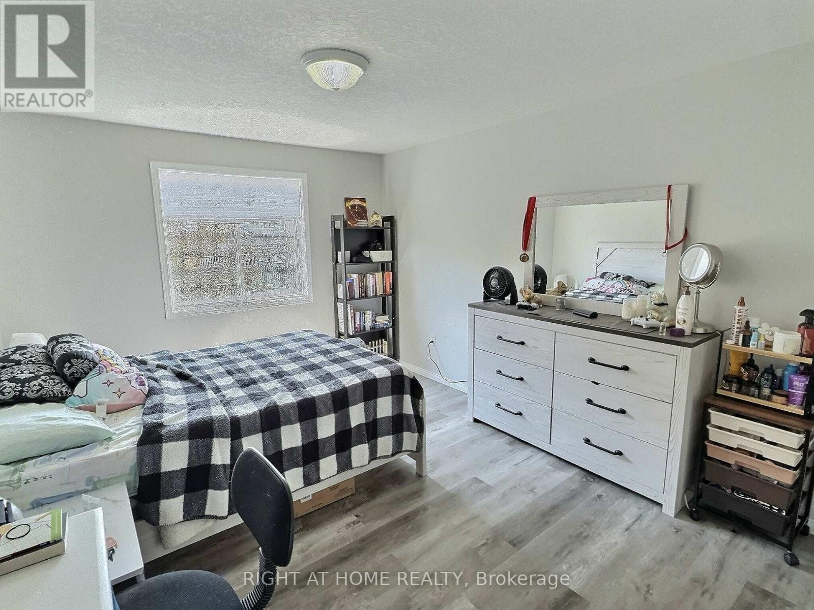 












385 HAVENDALE CRESCENT

,
Waterloo,




Ontario
N2T2T4


