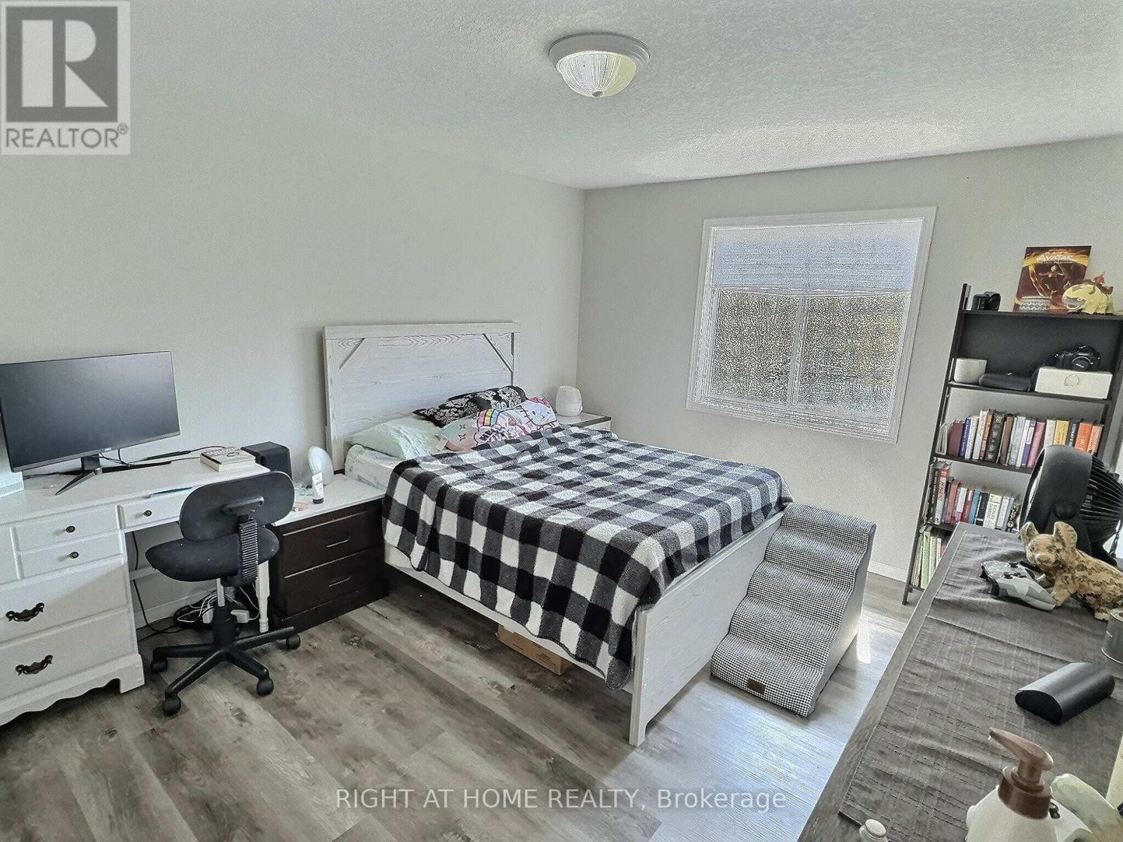












385 HAVENDALE CRESCENT

,
Waterloo,




Ontario
N2T2T4

