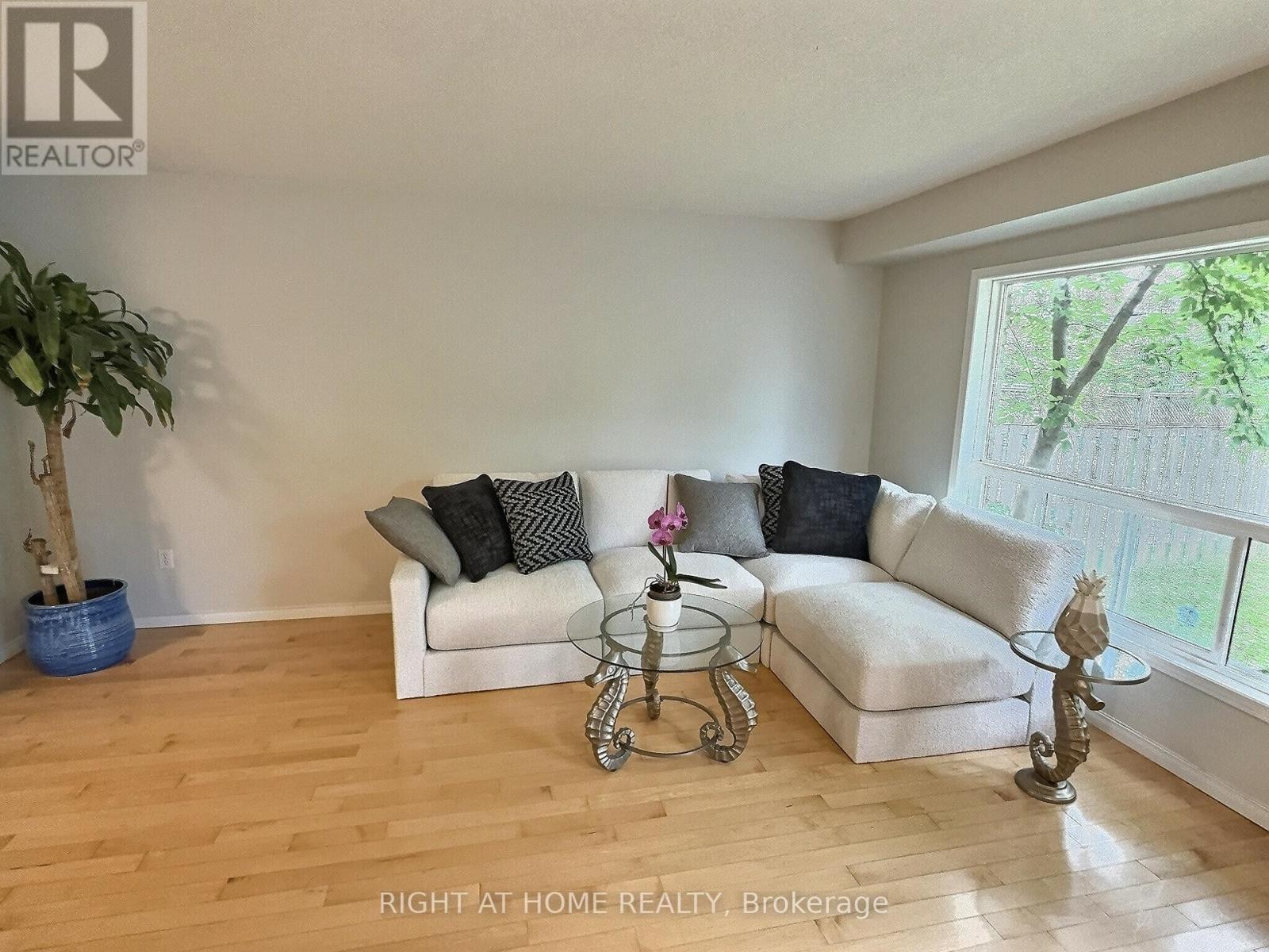 












385 HAVENDALE CRESCENT

,
Waterloo,




Ontario
N2T2T4

