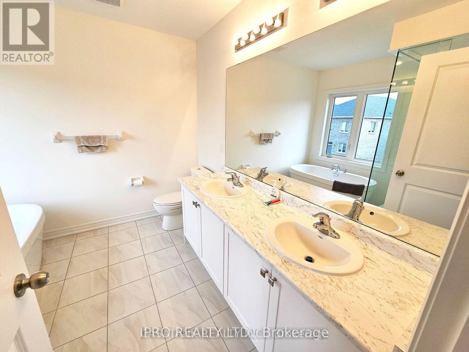 












WHOLE HOUSE - 372 LEANNE LANE

,
Shelburne,




Ontario
L9V3Y6


