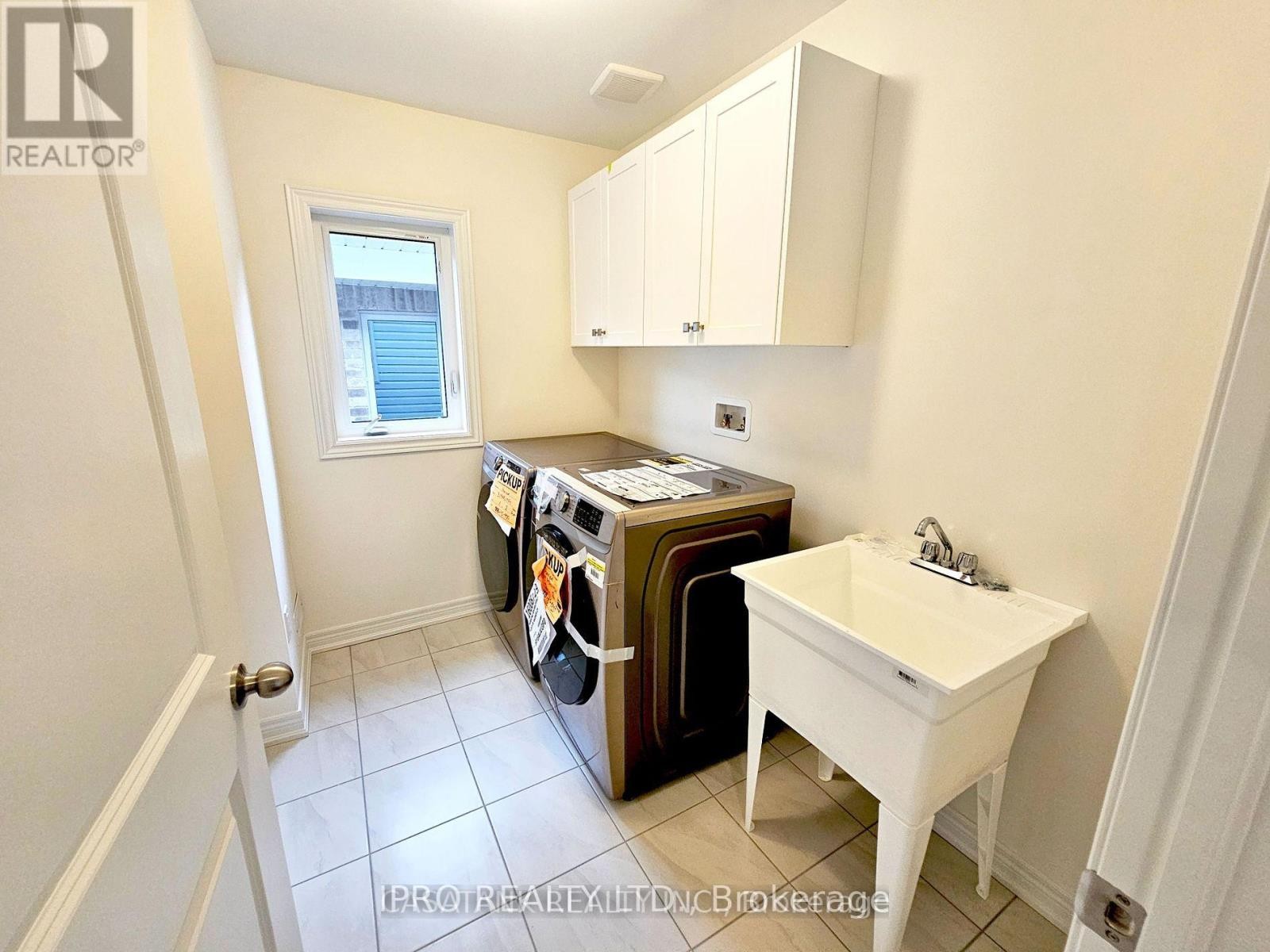 












WHOLE HOUSE - 372 LEANNE LANE

,
Shelburne,




Ontario
L9V3Y6

