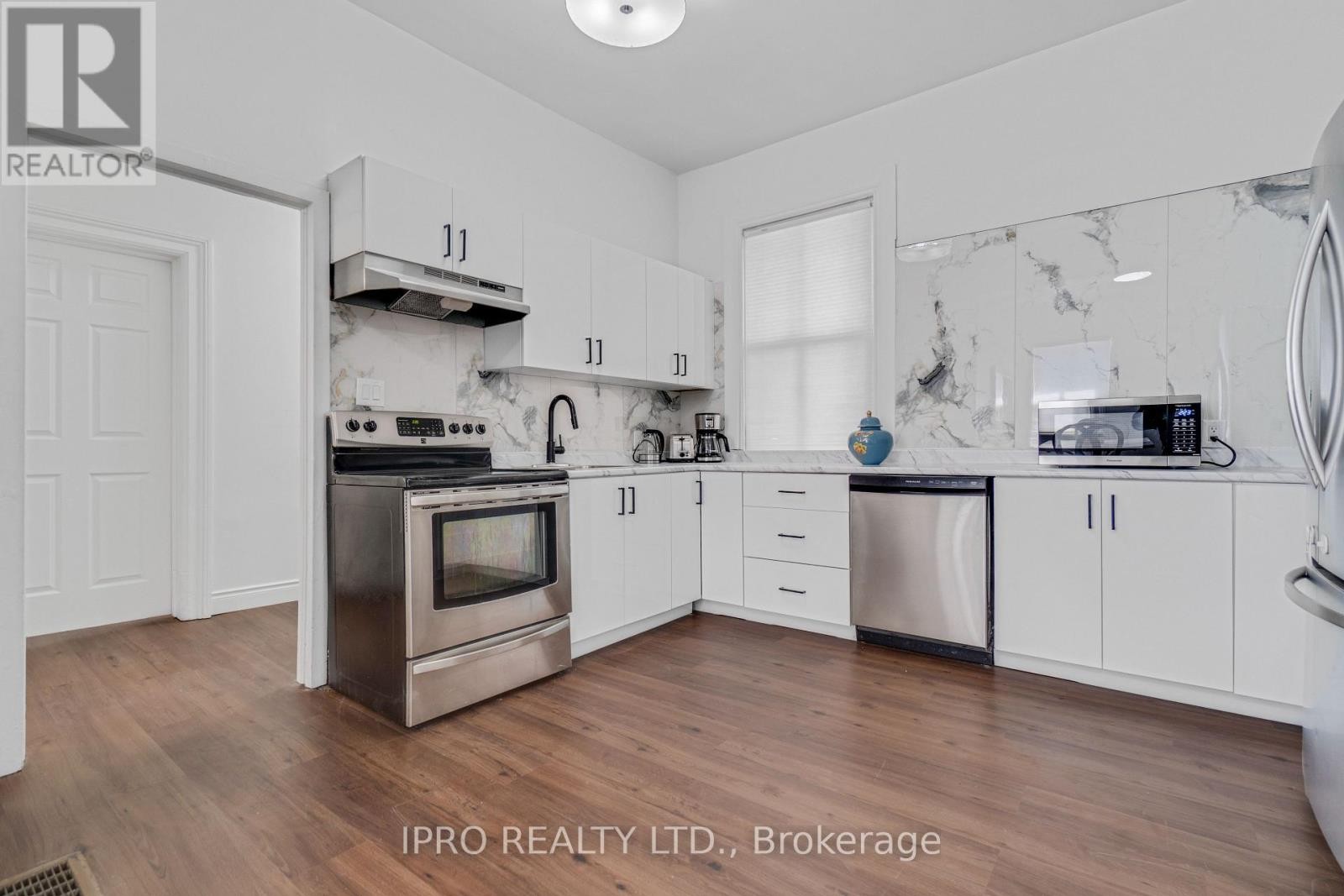 












368 SIMCOE STREET

,
London East (East K),




Ontario
N6B1J7

