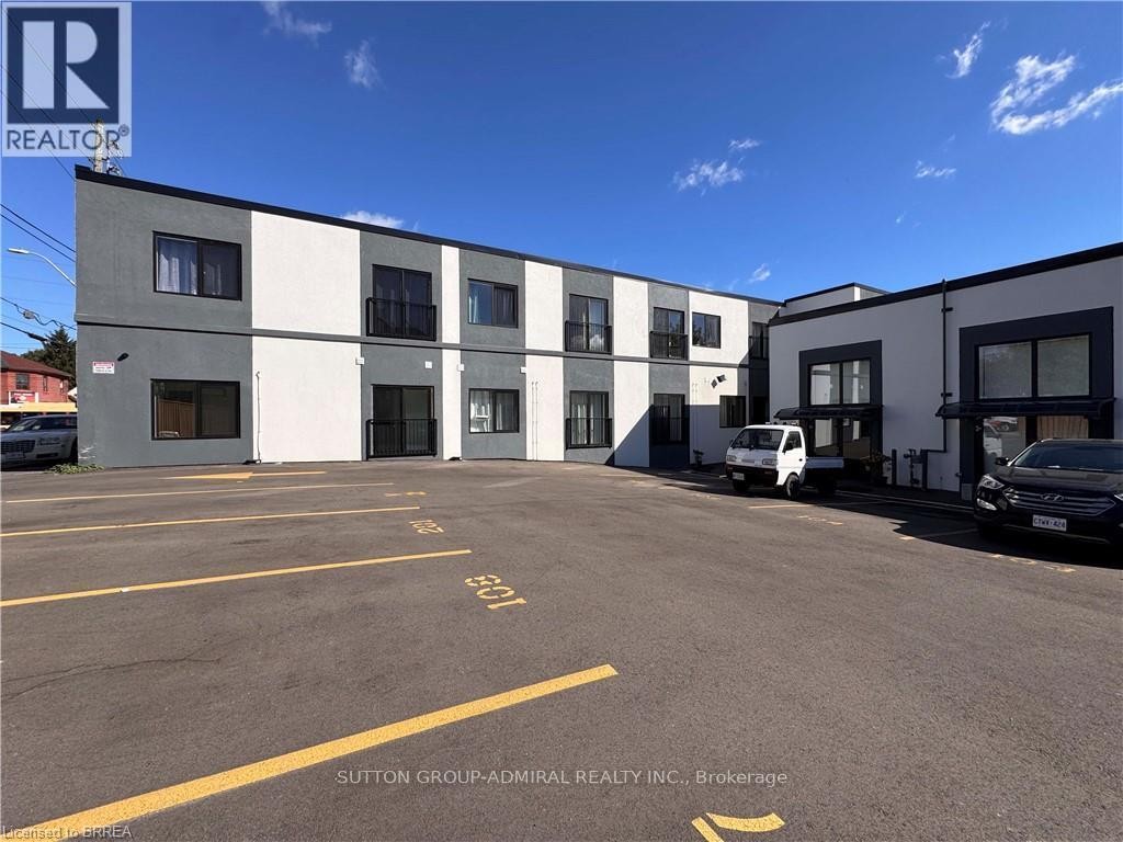 












106 - 252 CATHARINE STREET

,
Hamilton (Central),




Ontario
L8L4S6


