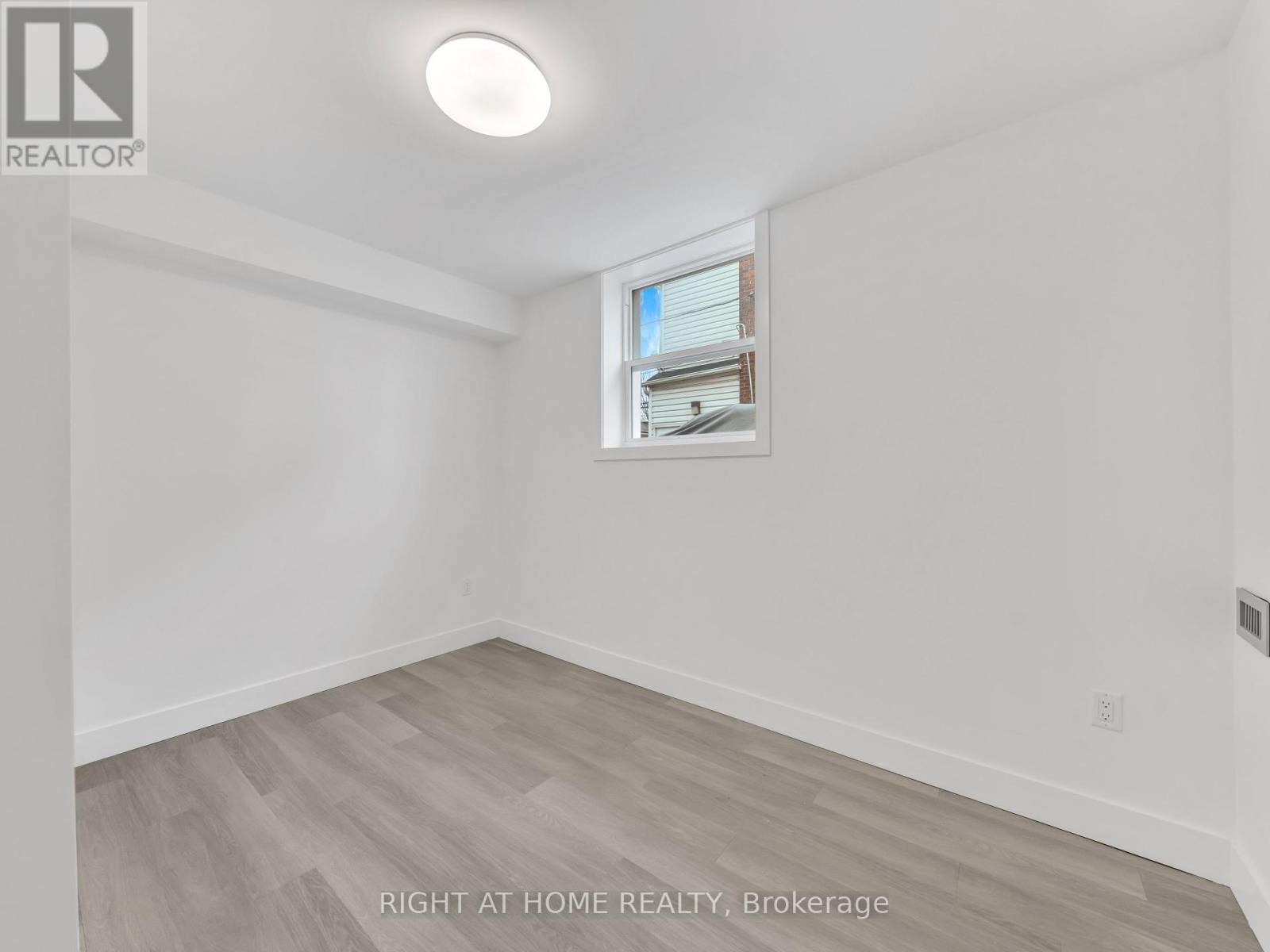 












102 - 1804 DROUILLARD ROAD

,
Windsor,




Ontario
N8W3X5


