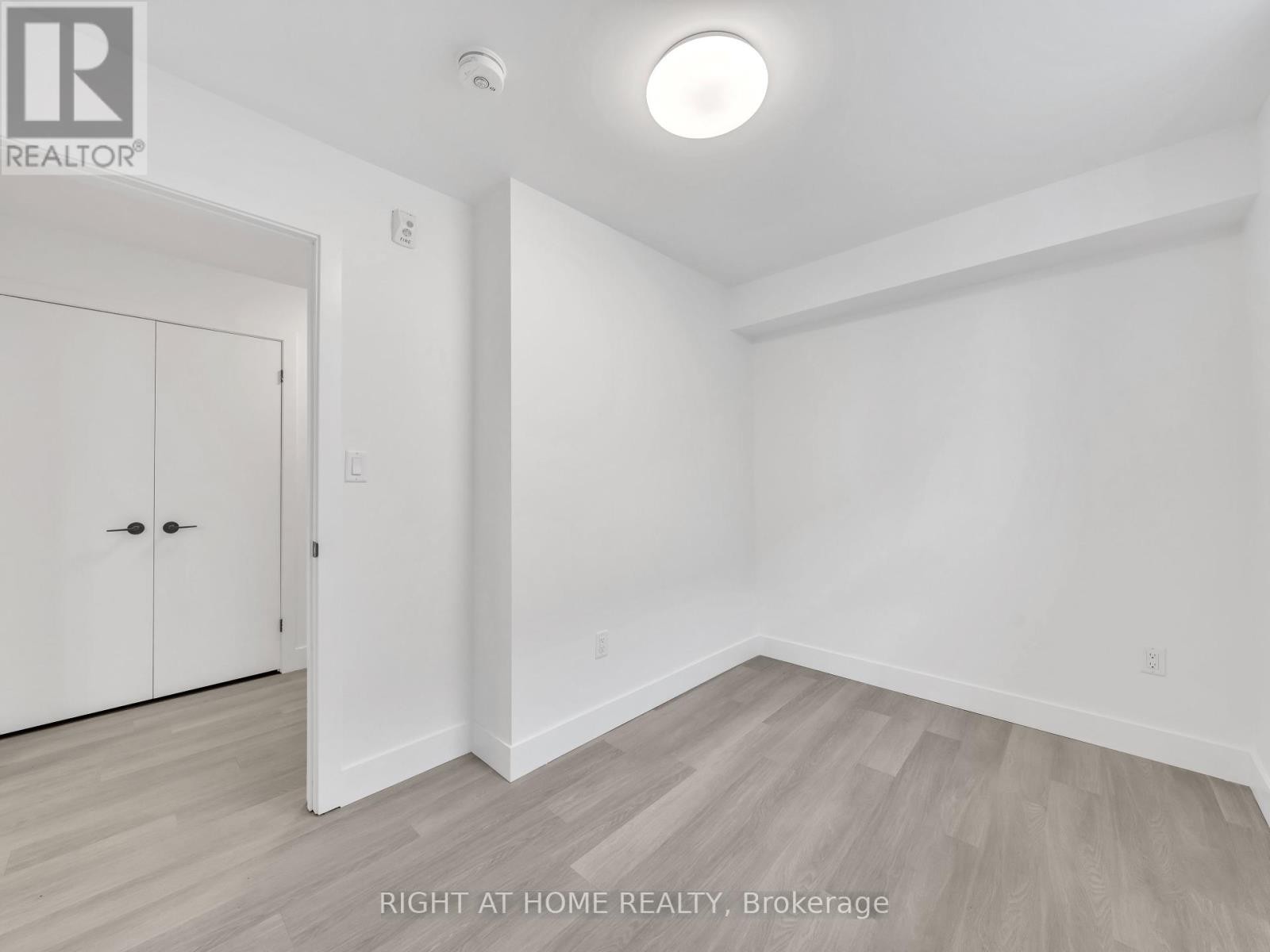 












102 - 1804 DROUILLARD ROAD

,
Windsor,




Ontario
N8W3X5

