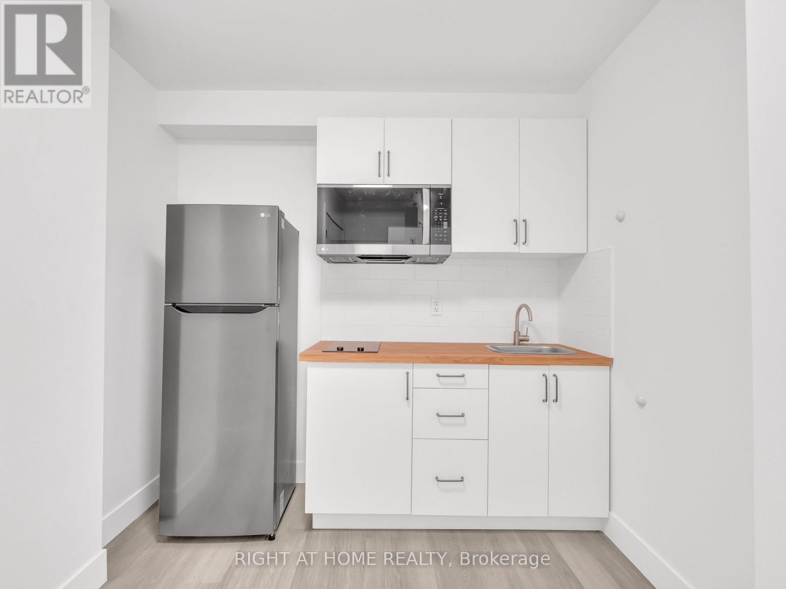 












102 - 1804 DROUILLARD ROAD

,
Windsor,




Ontario
N8W3X5

