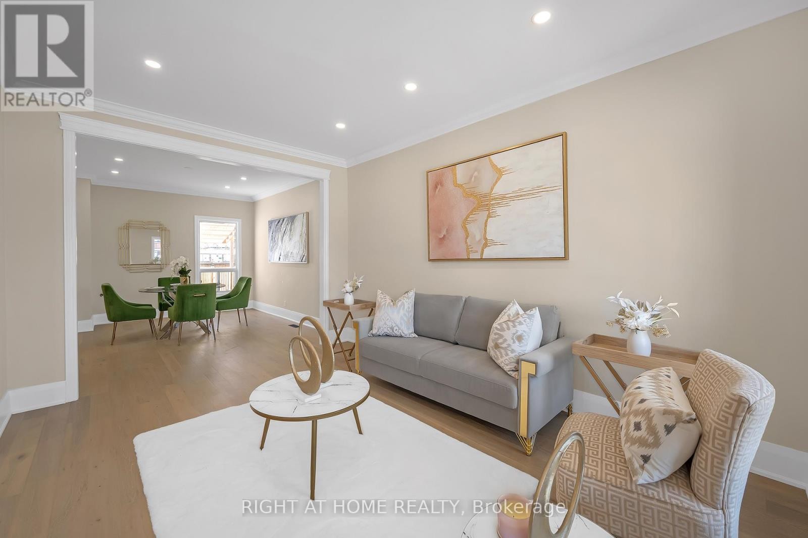 












98 BIRCH AVENUE

,
Hamilton (Gibson),




Ontario
L8L6H7

