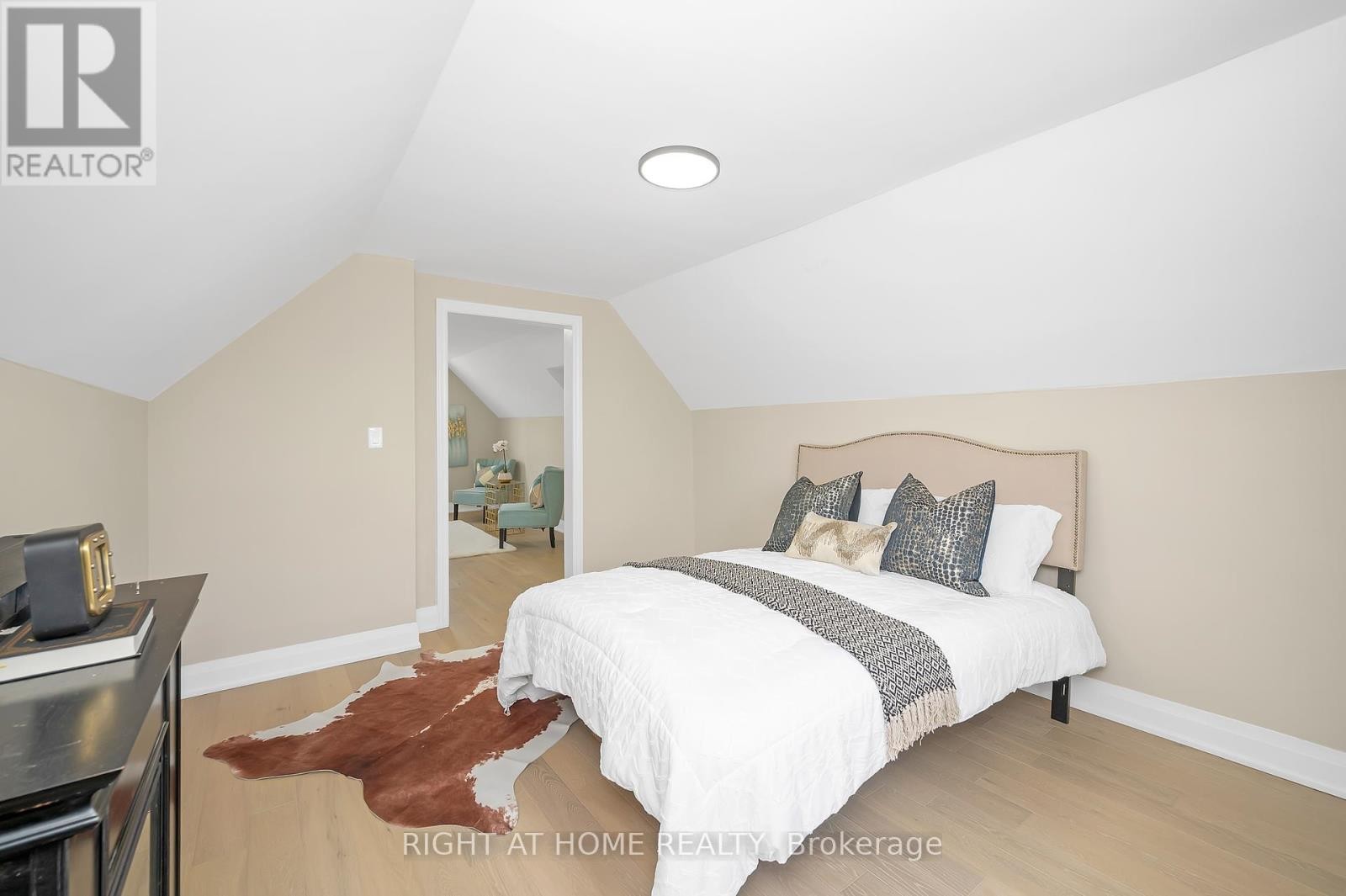 












98 BIRCH AVENUE

,
Hamilton (Gibson),




Ontario
L8L6H7


