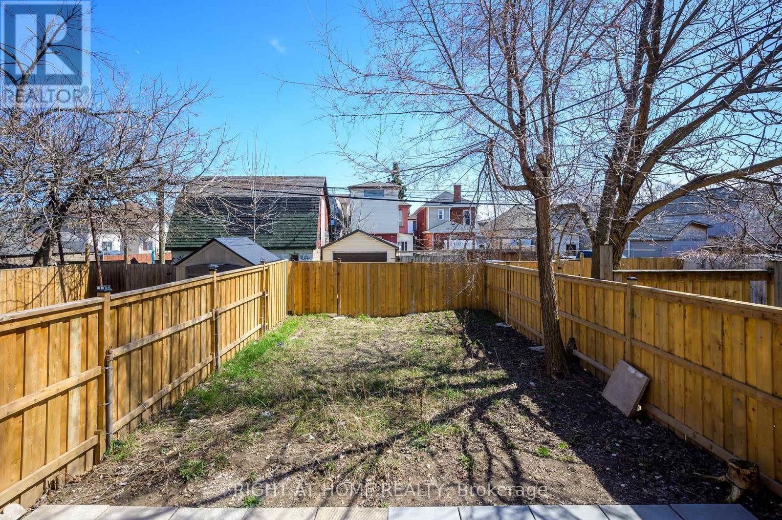 












98 BIRCH AVENUE

,
Hamilton (Gibson),




Ontario
L8L6H7

