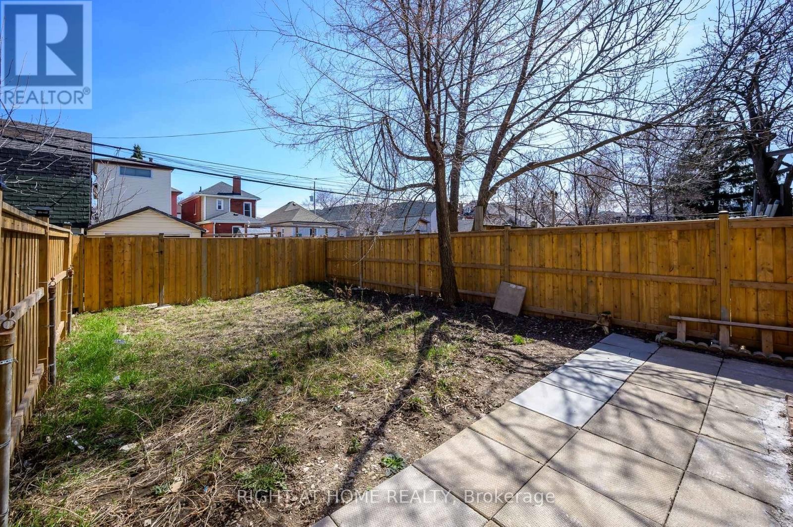 












98 BIRCH AVENUE

,
Hamilton (Gibson),




Ontario
L8L6H7

