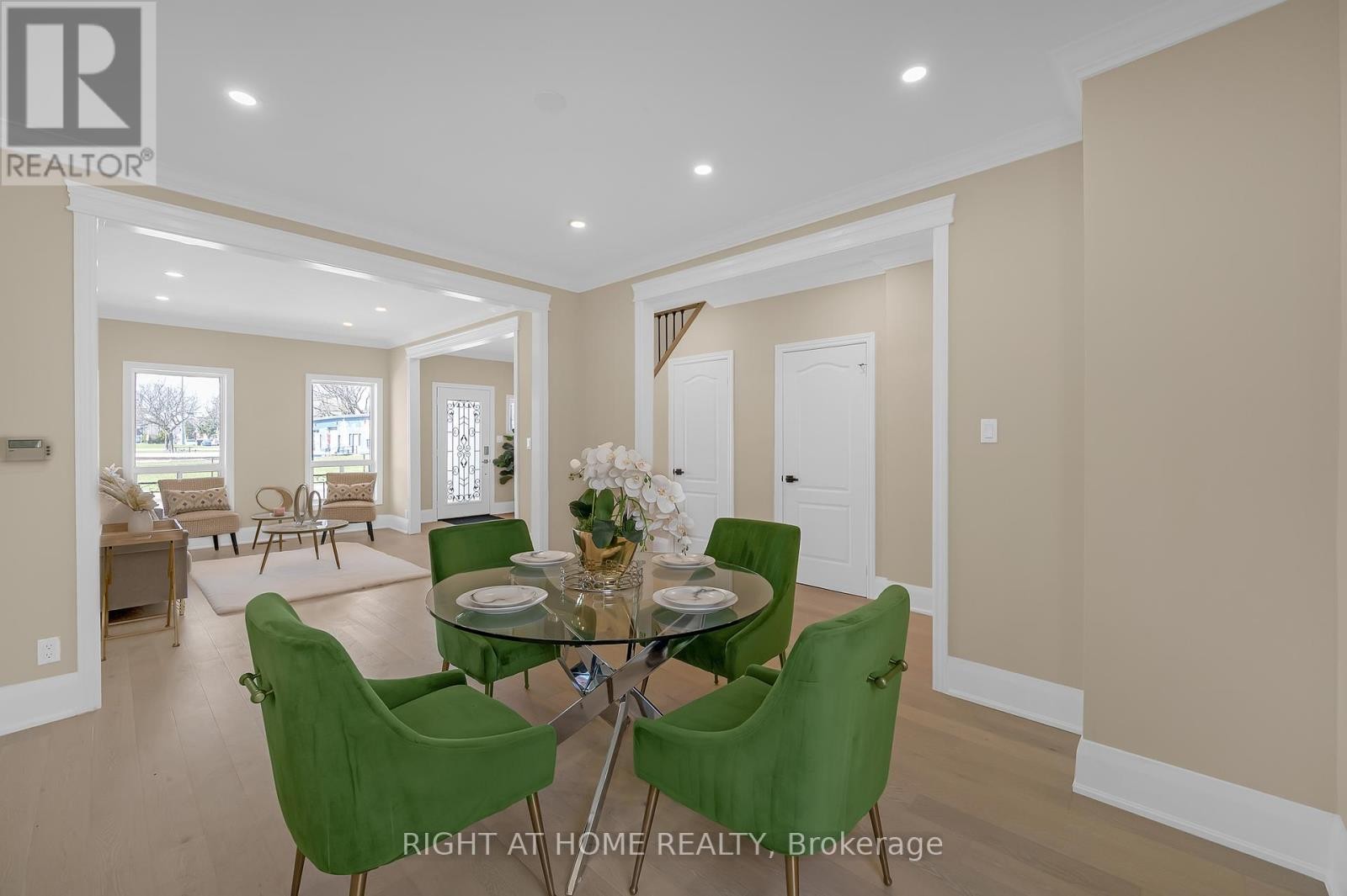












98 BIRCH AVENUE

,
Hamilton (Gibson),




Ontario
L8L6H7

