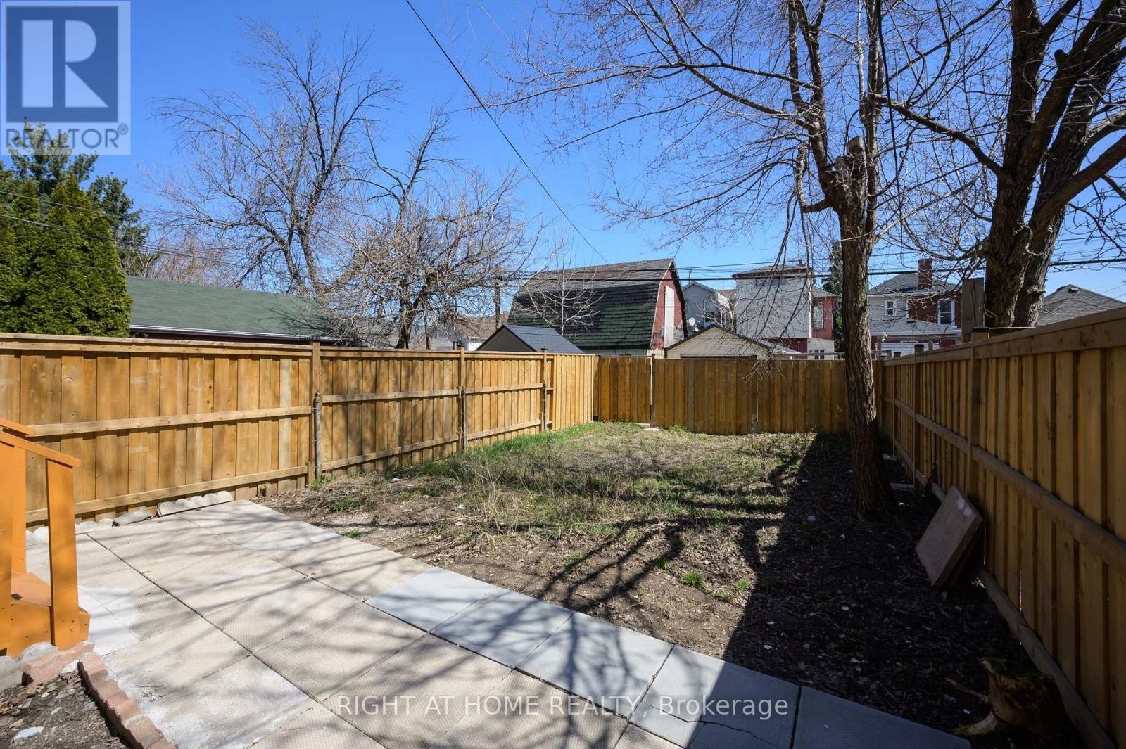 












98 BIRCH AVENUE

,
Hamilton (Gibson),




Ontario
L8L6H7

