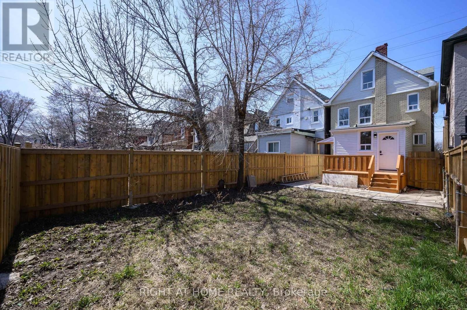 












98 BIRCH AVENUE

,
Hamilton (Gibson),




Ontario
L8L6H7

