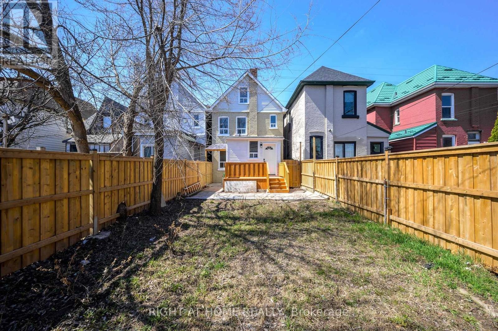 












98 BIRCH AVENUE

,
Hamilton (Gibson),




Ontario
L8L6H7

