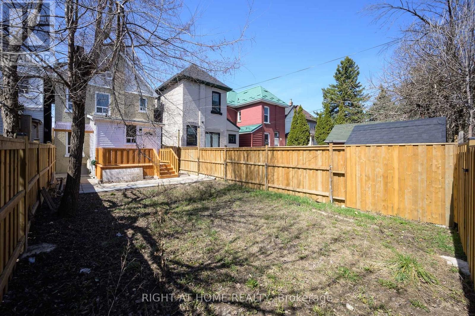 












98 BIRCH AVENUE

,
Hamilton (Gibson),




Ontario
L8L6H7

