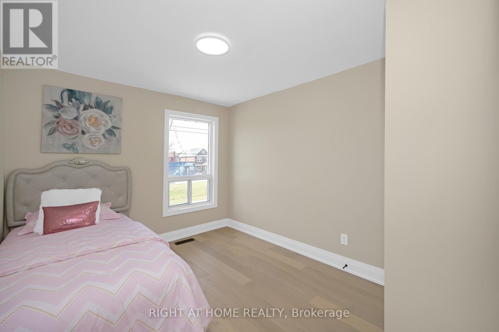 












98 BIRCH AVENUE

,
Hamilton (Gibson),




Ontario
L8L6H7


