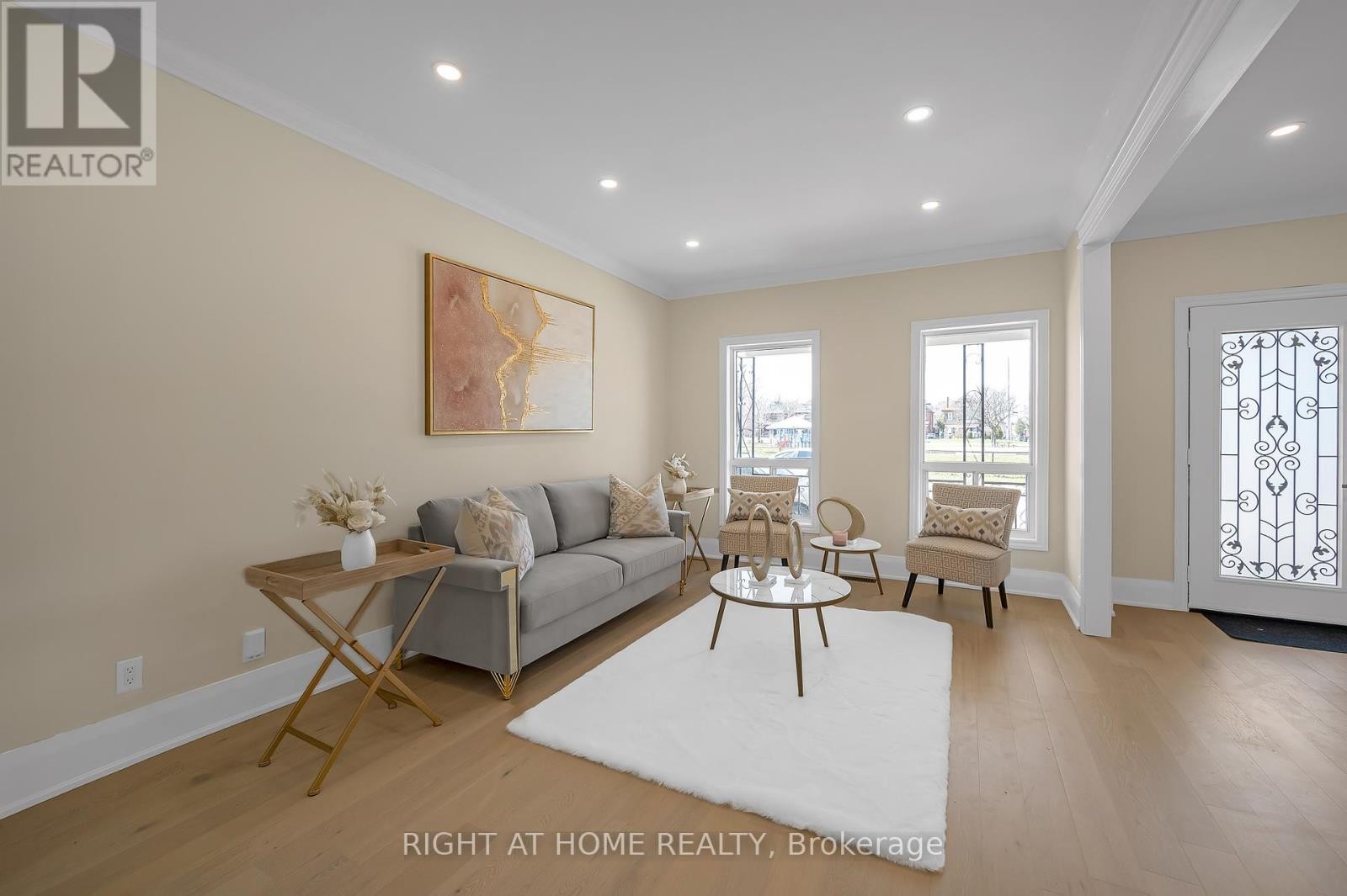 












98 BIRCH AVENUE

,
Hamilton (Gibson),




Ontario
L8L6H7

