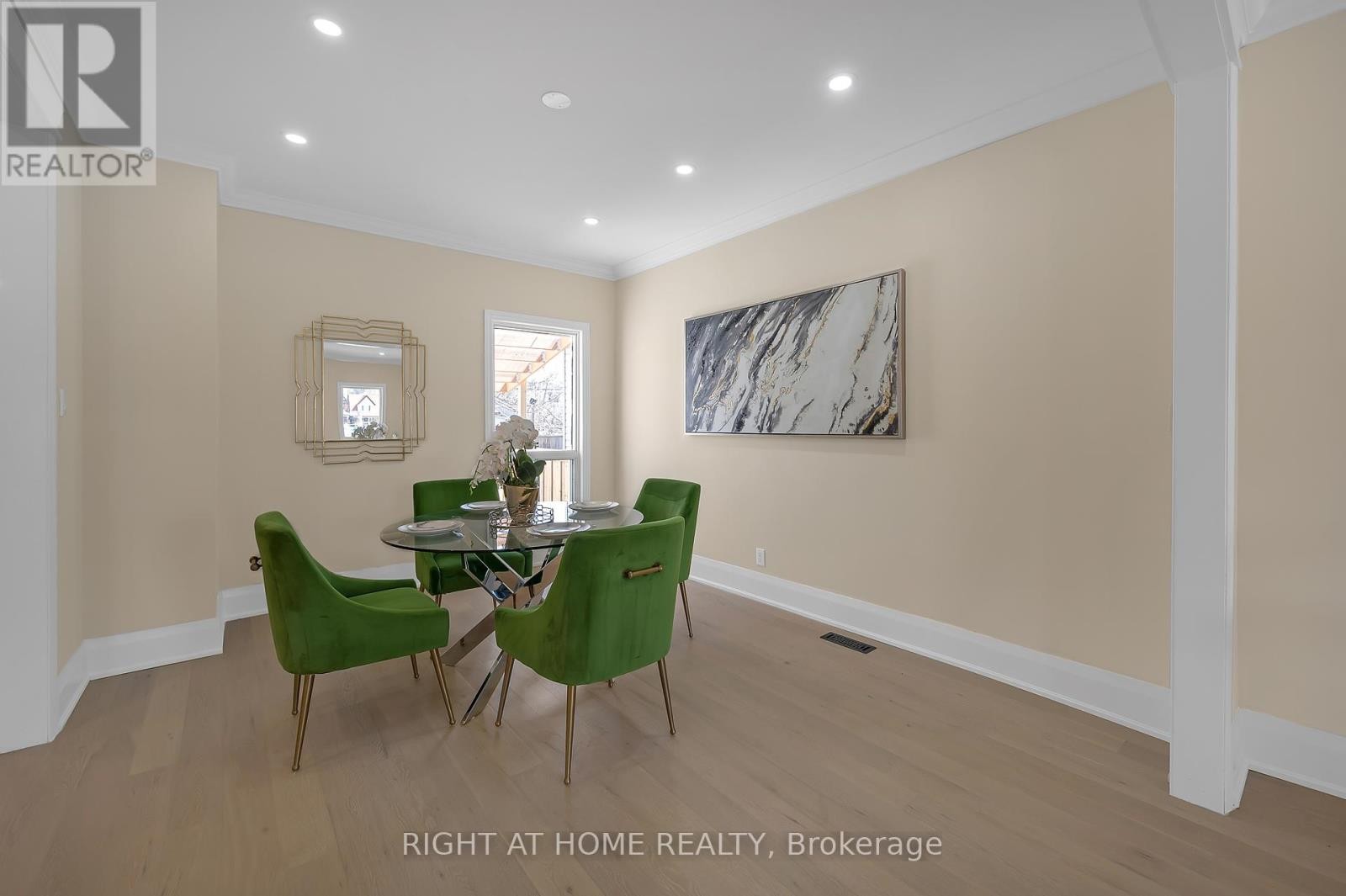 












98 BIRCH AVENUE

,
Hamilton (Gibson),




Ontario
L8L6H7

