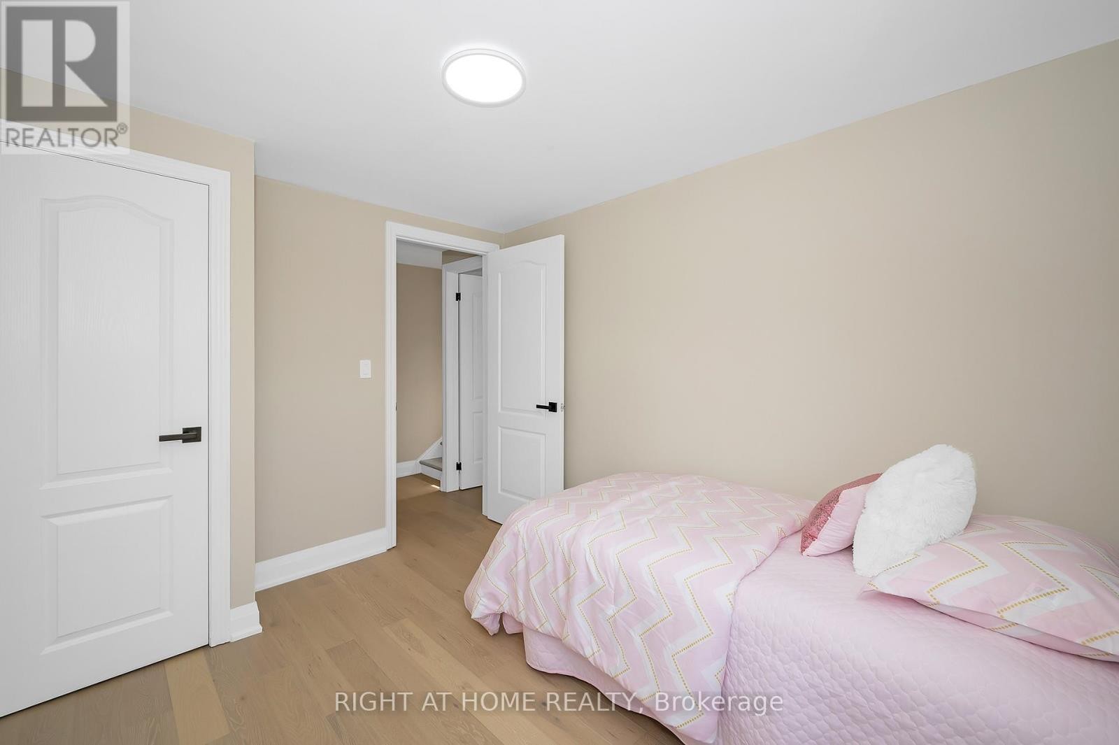 












98 BIRCH AVENUE

,
Hamilton (Gibson),




Ontario
L8L6H7

