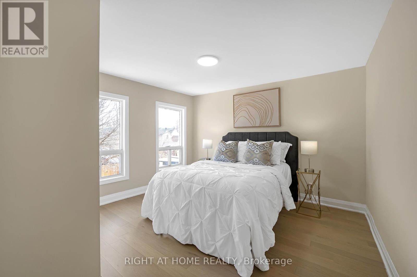 












98 BIRCH AVENUE

,
Hamilton (Gibson),




Ontario
L8L6H7

