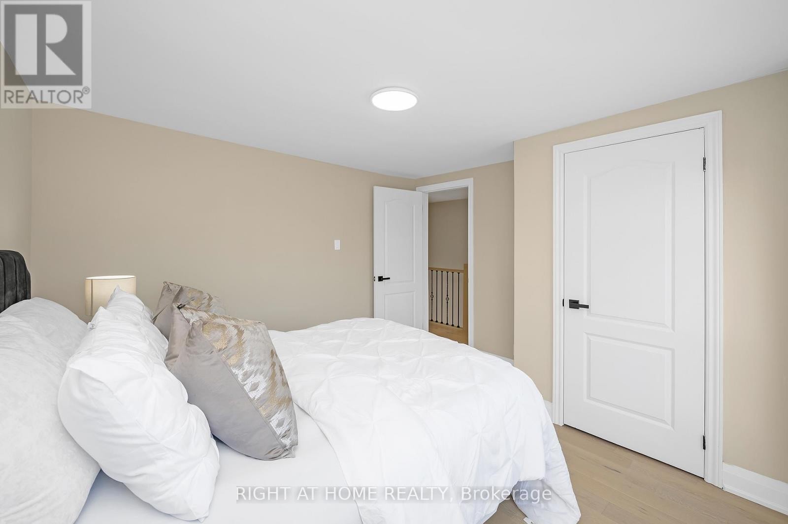 












98 BIRCH AVENUE

,
Hamilton (Gibson),




Ontario
L8L6H7

