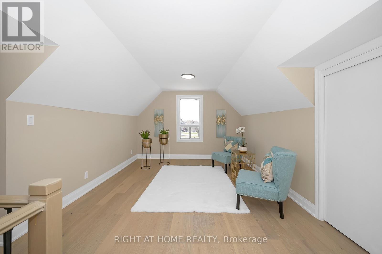 












98 BIRCH AVENUE

,
Hamilton (Gibson),




Ontario
L8L6H7


