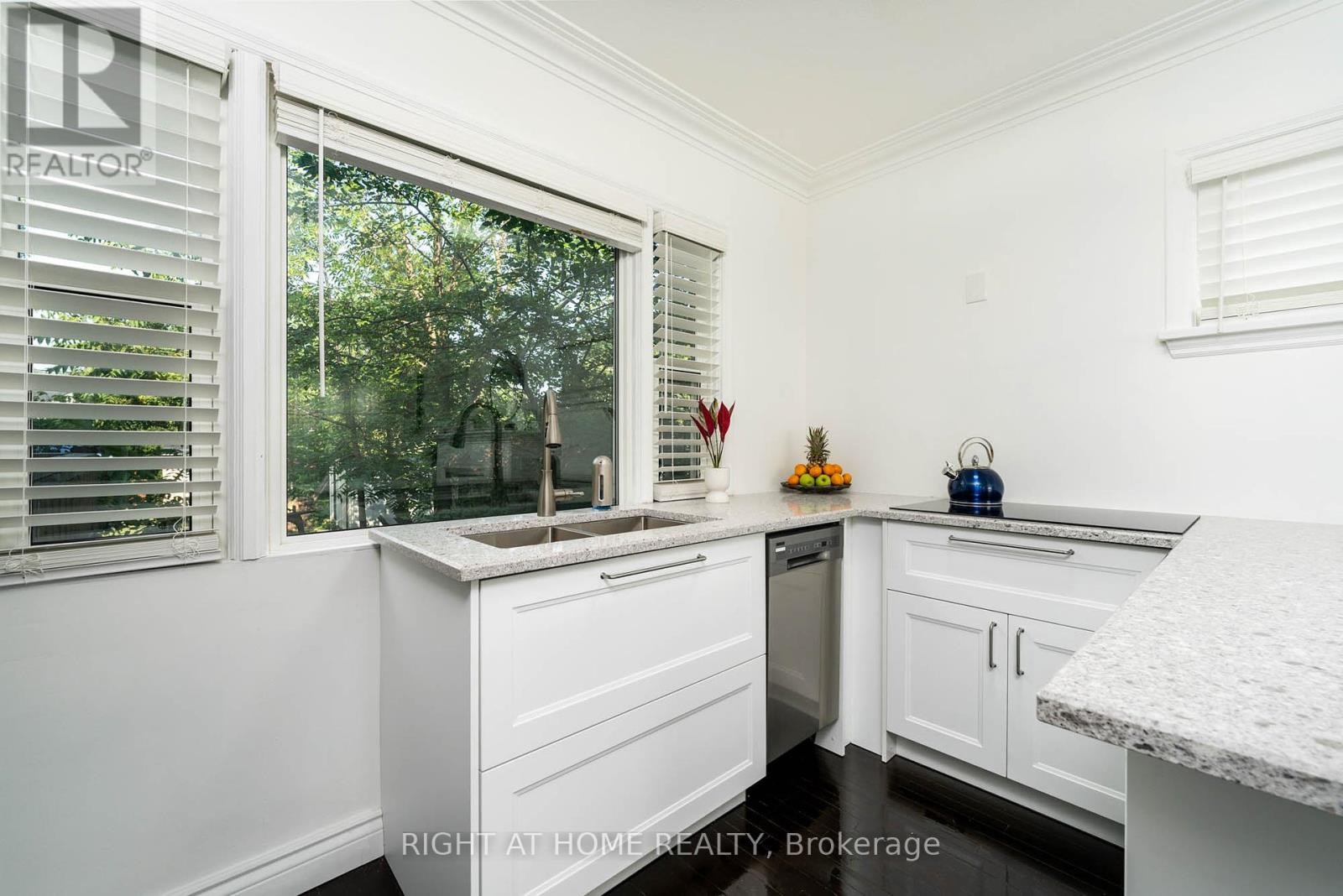












105 GLENRIDGE AVENUE

,
St. Catharines (Old Glenridge),




Ontario
L2R4X5

