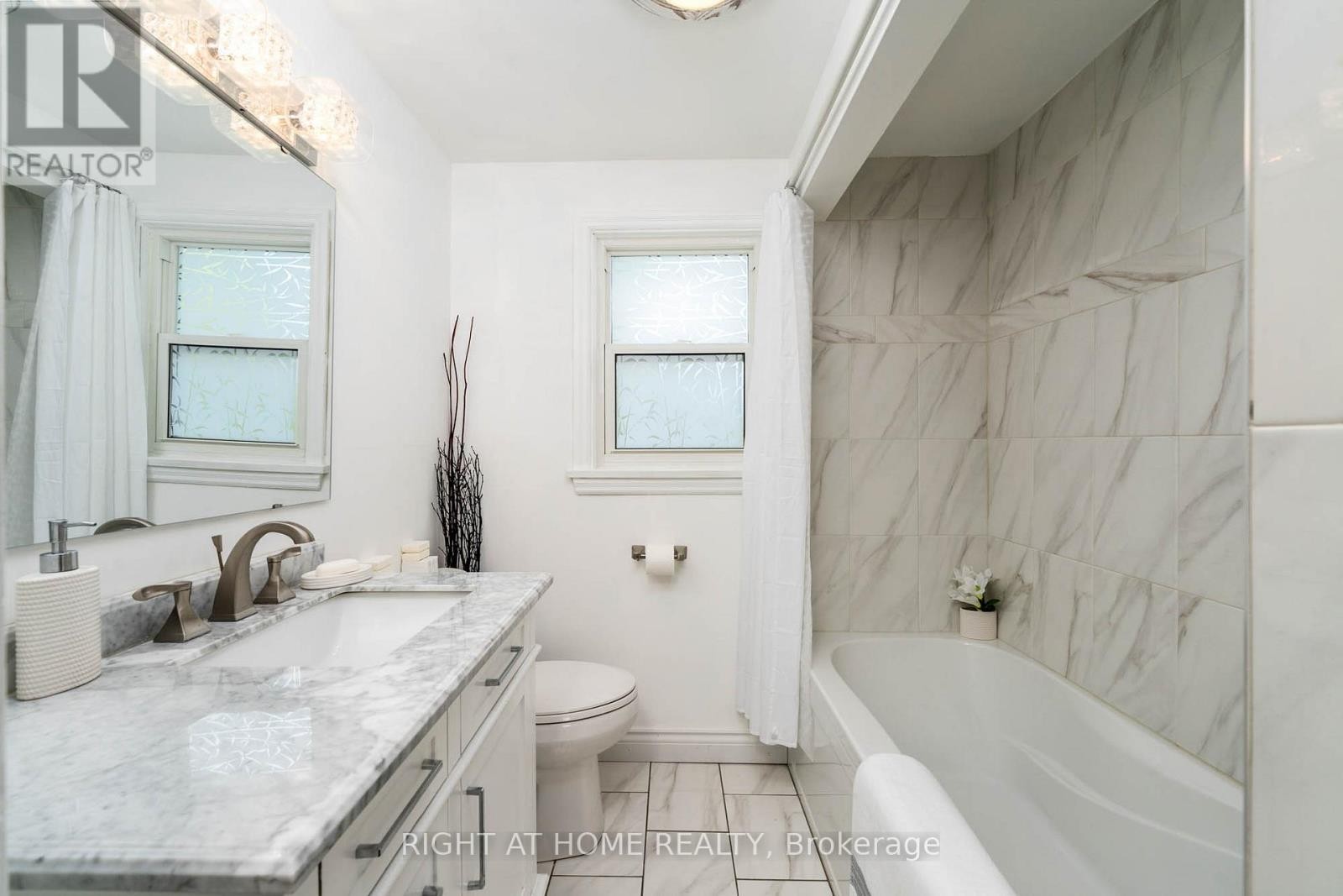 












105 GLENRIDGE AVENUE

,
St. Catharines (Old Glenridge),




Ontario
L2R4X5

