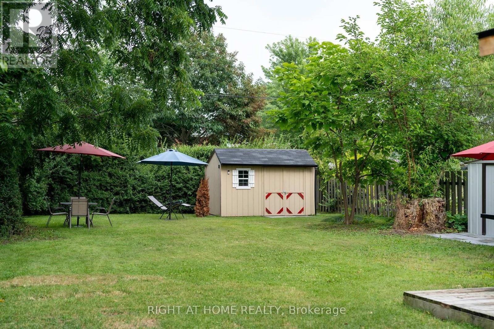 












105 GLENRIDGE AVENUE

,
St. Catharines (Old Glenridge),




Ontario
L2R4X5

