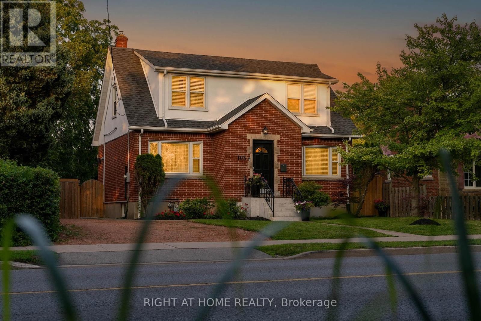 












105 GLENRIDGE AVENUE

,
St. Catharines (Old Glenridge),




Ontario
L2R4X5

