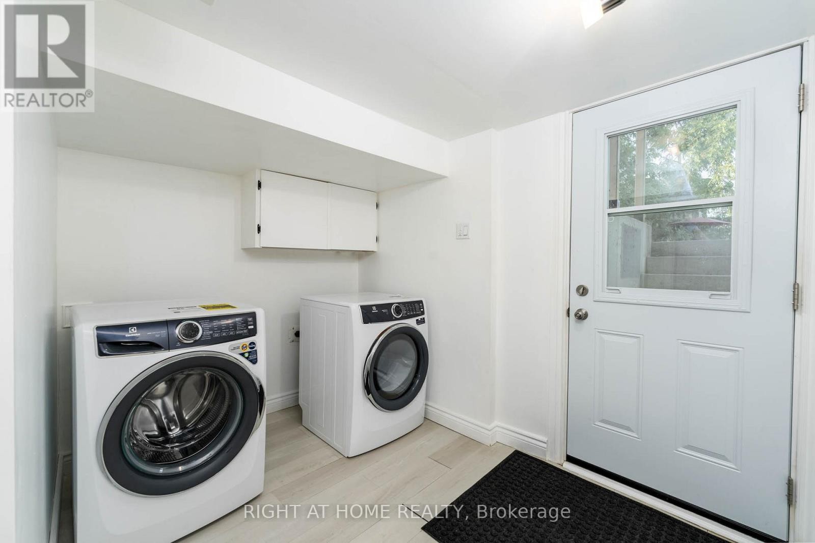 












105 GLENRIDGE AVENUE

,
St. Catharines (Old Glenridge),




Ontario
L2R4X5

