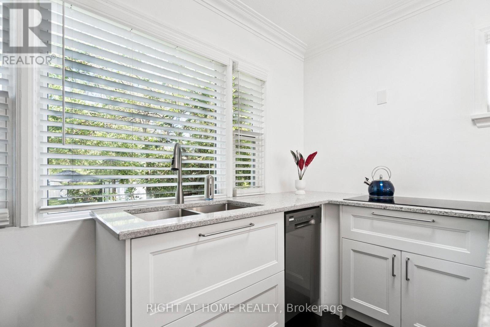 












105 GLENRIDGE AVENUE

,
St. Catharines (Old Glenridge),




Ontario
L2R4X5

