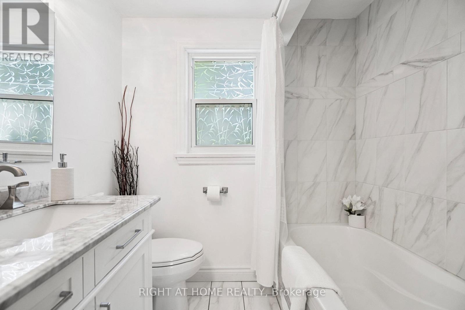 












105 GLENRIDGE AVENUE

,
St. Catharines (Old Glenridge),




Ontario
L2R4X5

