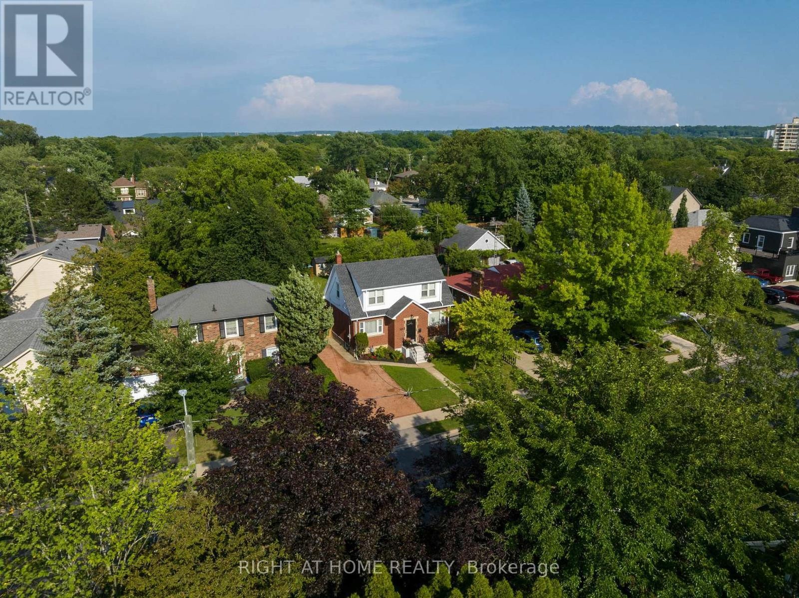 












105 GLENRIDGE AVENUE

,
St. Catharines (Old Glenridge),




Ontario
L2R4X5

